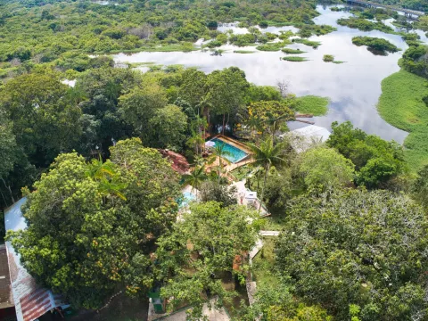 Resort de Selva Amazon Jungle Palace